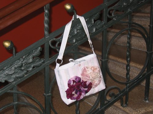 Iltalaukku miesten paidasta ja kahdesta huivista