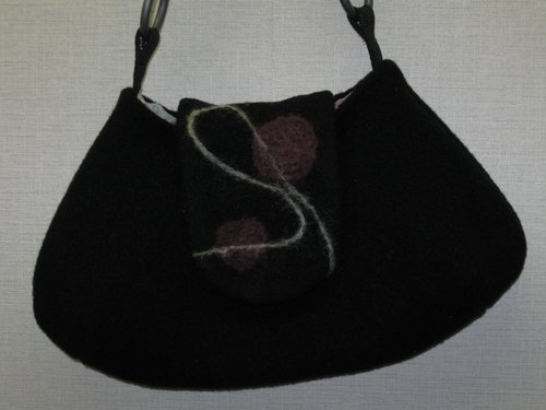 Huopalaukku "Läppis 1" musta pyöreä