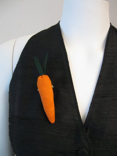 Lady-porkkana rintakoru